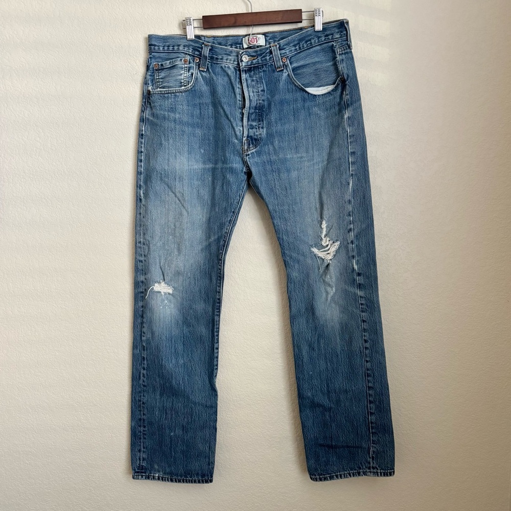 Levi’s 501 Original Button Fly 33x34 Distressed Light Wash Straight Jeans